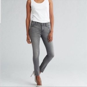 Light gray sexy denim jeans🌺j7